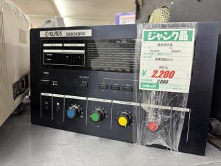 A black device labeled “KLAUS 3000PF” with colored dials labeled with “Threshold”, “Training Time”, “SGT Volume”, “EMG Range”. There is an LED bar display like an audio EQ with bars for 5 Hz to 22 Hz.The shop label calls it a 脳波測定器 and says it has only been tested if it powers on. The price is 2200 yen.