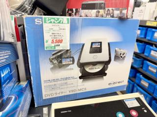 A Sony VRD-MC5 box with a DVD burning unit, a video camera and a digital still camera pictured今まで撮った思い出も。これから撮る思い出も。パソコンなしでかんたんに、DVDにダビング＆保存思い出をDVDに保存、プレゼントにも便利ビデオカメラレコーダー、デジタルスチルカメラに対応ハイビジョン画質DVD作成ソニーハイビジョンハンディカム”（ハードディスク／メモリースティック）対応DVDライター VRD-MC5