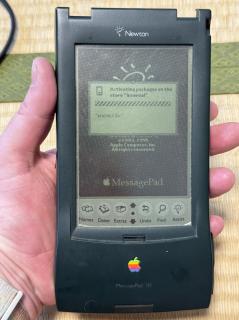 A Newton MessagePad 130 boot screen.