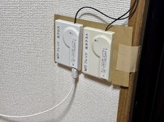 Two fiber ports, but only one is plugged in