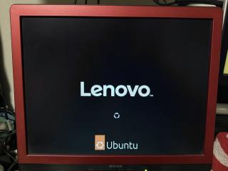 Boot screen: Lenovo, spinner, Ubuntu logo