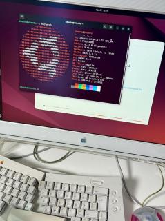 Neofetch on Ubuntu, on an Apple Cinema Display with an Apple Adjustable ADB keyboard and a Strawberry iMac puck mouse