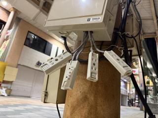 Bottom view of the same as previous photo and you can see how the cables are poorly stripped